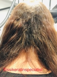Trattamento Alla Cheratina Per Capelli Ricci Definiti E Senza Crespo Trattamento Alla Cheratina Per Capelli Ricci Definiti E Senza Crespo